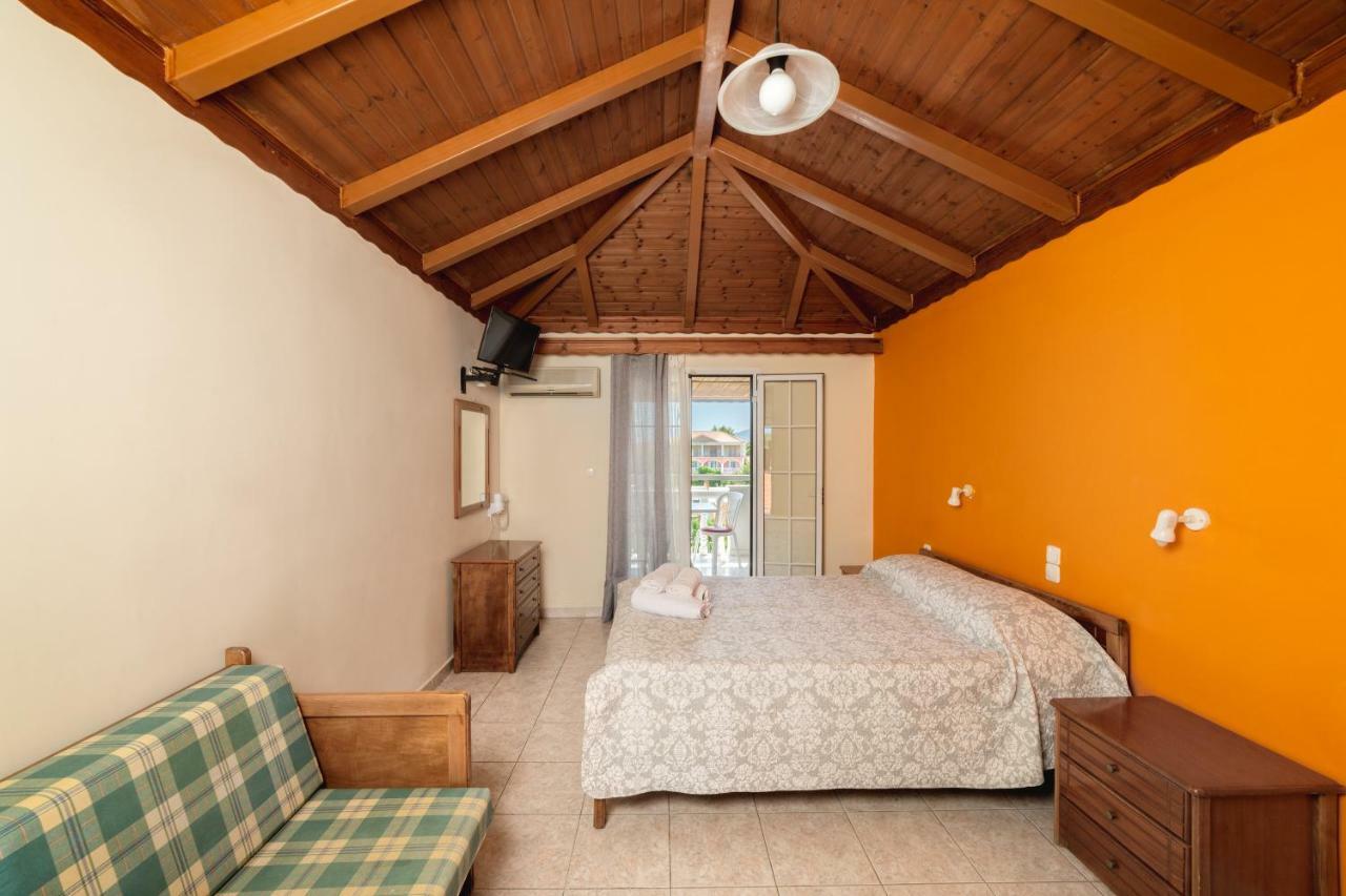 Georgina Inn Laganas Bagian luar foto