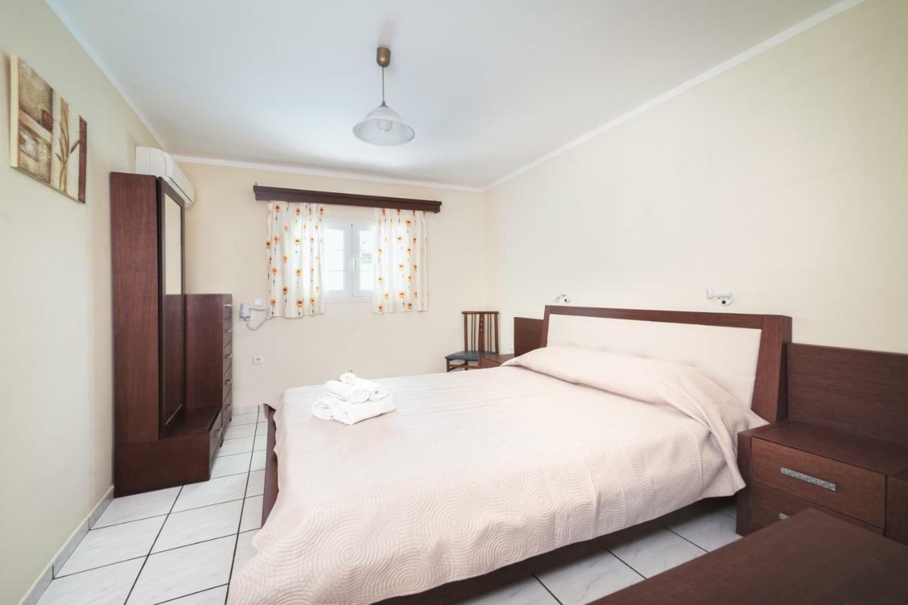 Georgina Inn Laganas Bagian luar foto